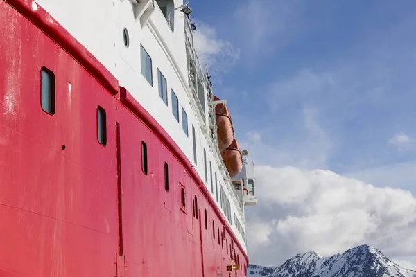 Expedition med ett skepp i Arktis Svalbard, Norge — Stockfoto