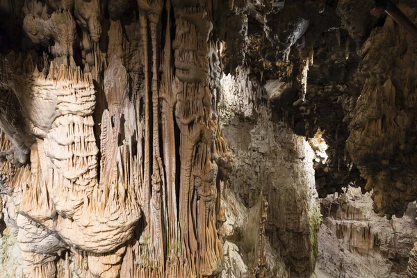 Dünyaca ünlü mağara Postojna, Slovenya sarkıt ve dikitler ile — Stok fotoğraf