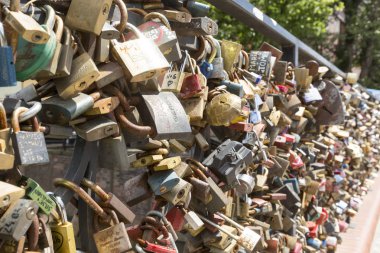 Danzig, Polonya - 7 Temmuz 2016: Kilitleri bridge of Love Gdansk adlı bir sürü Close-up