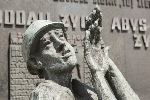 Danzig, Polônia - 7 de julho de 2016: Stocznia Gdanska: Memorial dos trabalhadores caídos do estaleiro — Fotografia de Stock