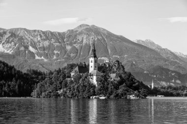 Blejski Kilisesi, göl featuring Otok, Lake Bled, Slovenya,