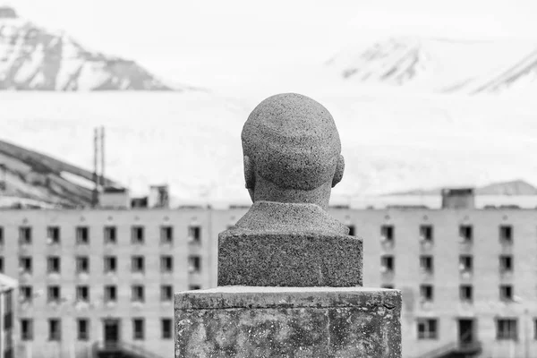 PIRAMIDEN, NORUEGA - 25 de junho de 2015: Exterior do busto de Lenine — Fotografia de Stock