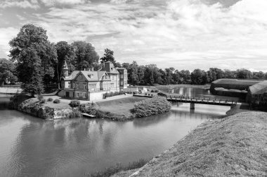 Saaremaa, Estonya - 17 Temmuz 2016: Rahat eski ahşap ev