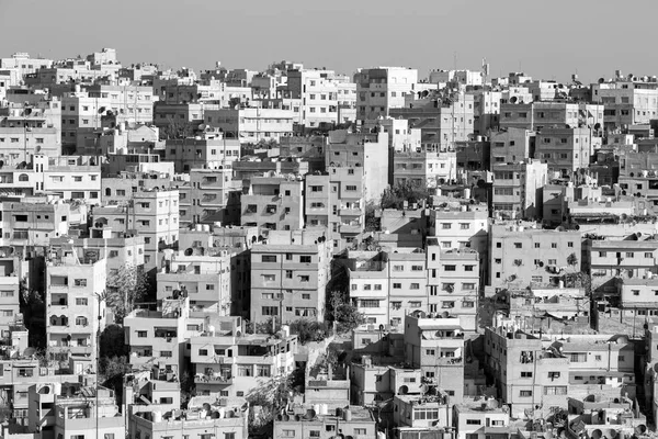 Vista típica de la ciudad de Ammán, Jordania (Ciudad Blanca) (monocromo ) —  Fotos de Stock