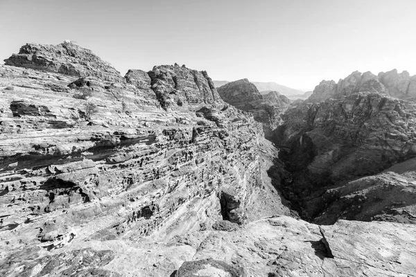 Hermoso paisaje cerca del monasterio ad deir, antigua ciudad de Petra — Foto de Stock