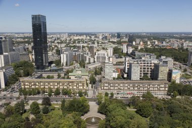 Varşova, Polonya 21 Temmuz 2016: Park ve kentsel bölge havadan görünümü
