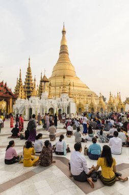 Yangon, Myanmar, 25 Aralık 2017: Altın Shwedagon Pagoda Yangon