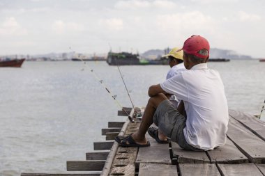Penang, Malezya, 19 Aralık 2017: İki gün yakalamak için bekleyen balıkçılar