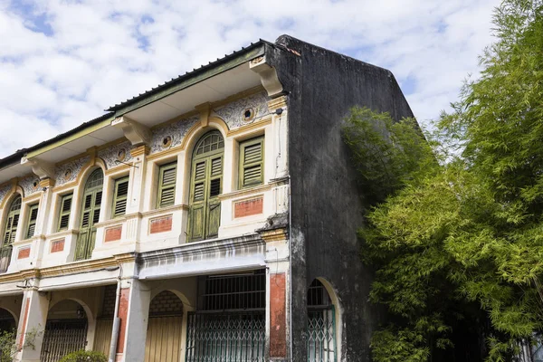 Gevel van het oude gebouw gelegen in de streek van de erfenis van de Unesco — Stockfoto