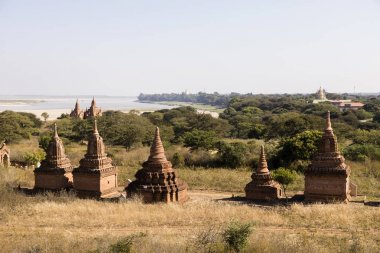 Irrawaddy Nehri ile pagodadan Bagan, Myanmar