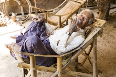 Bagan, Myanmar, 27 Aralık 2017: Komuta sizde bir koltukta kurtarır