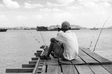 Penang, Malezya, 19 Aralık 2017: İki gün yakalamak için bekleyen balıkçılar