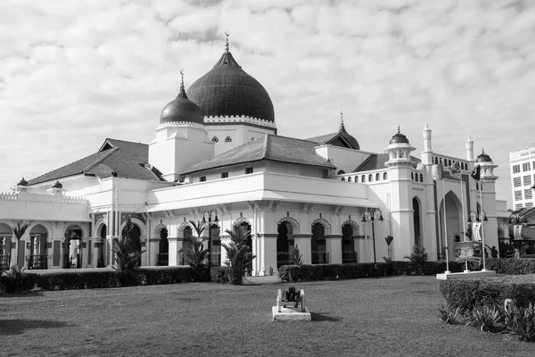 Georgetown, Maleisië, 19 December 2017: Het uitzicht vanaf buiten Masjid Kapitan Keling, Penang. — Stockfoto