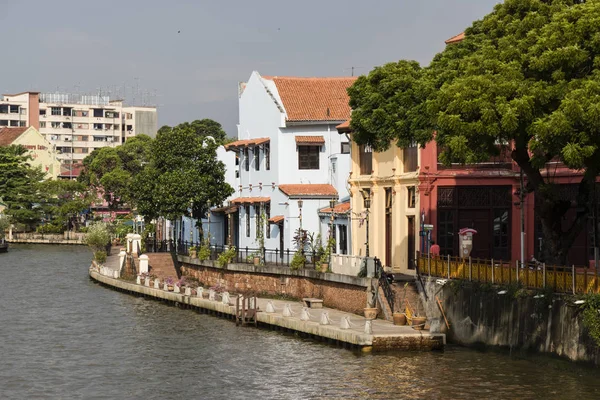 Melaka, Malajzia, December 11 2017: Malacca régi város és a Malacca folyón. — Stock Fotó