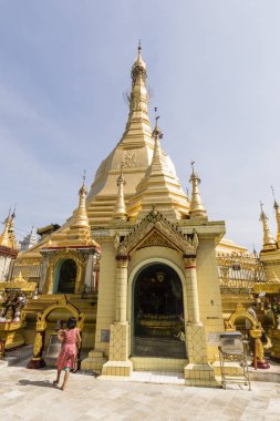 Yangon, Myanmar, 25 Aralık 2017: İnsanlar, Sule Pagoda Yangon yapılan dua gelmek