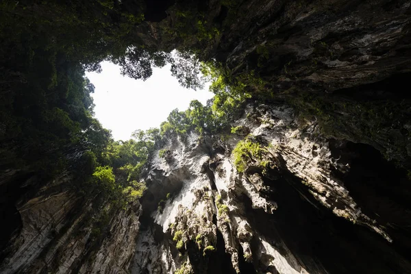 Batu Caves, Kuala Lumpur - cave Exterior in a beautiful nature — Stock Photo, Image