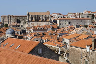 Dubrovnik nefes kesen manzarası, tarihi merkezi ve leyleklerin summe sabah
