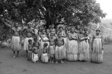 Tanna, Vanuatu Cumhuriyeti, 12 Temmuz 2014: Grup fotoğraf geleneksel özel dans sonra yerli halkın