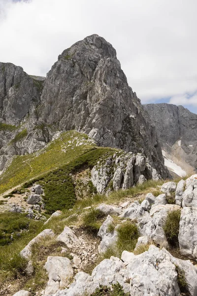 Paisaje de montaña en el Parque Nacional Durmitor en los Alpes Dináricos, Montenegro — Foto de Stock