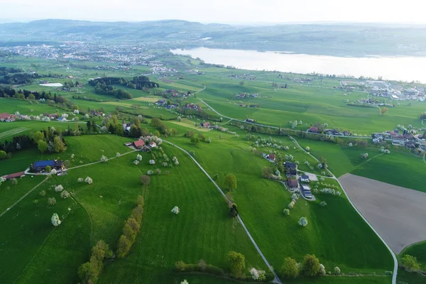 Schweiziska Midlands med sjön Sempach och kuperade landskapet i centrala Schweiz — Stockfoto