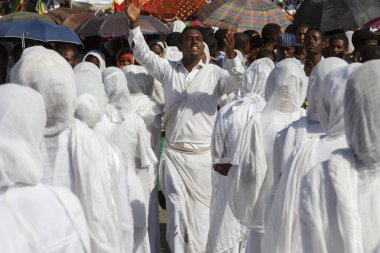 Gonder, Etiyopya, 18 Şubat 2015: geleneksel kıyafetleri giymiş insanlar Timkat Festivali, Epiphany önemli Etiyopya Ortodoks kutlama kutlamak