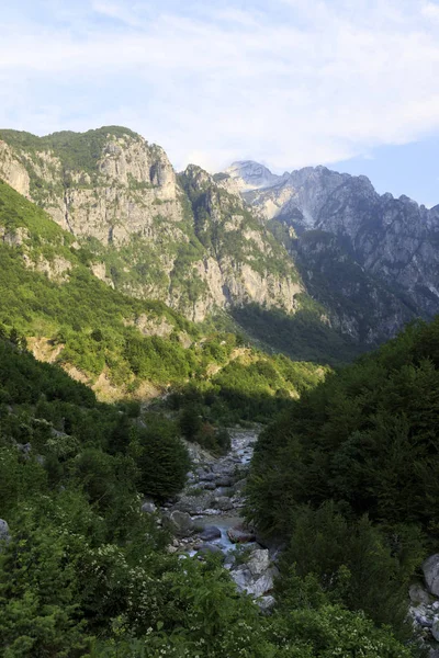 Долина Тет під час заходу сонця в Альпах Албанії. — стокове фото