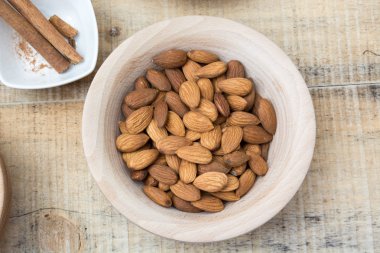 Kase almods ile dolu