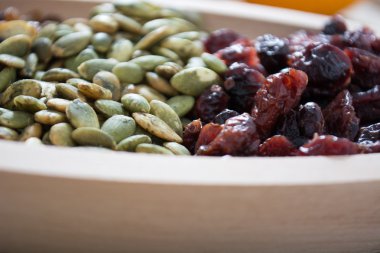 Kabak çekirdeği ile kuru meyve