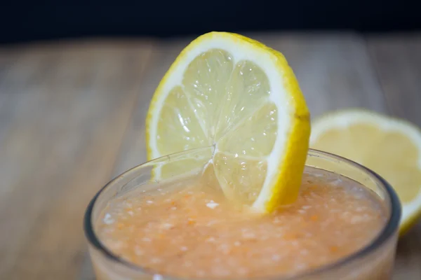 Fresh lemonade with green leaves — Stock Photo, Image