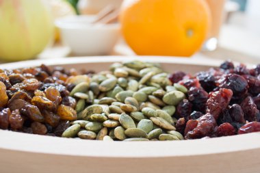 Kabak çekirdeği ile kuru meyve