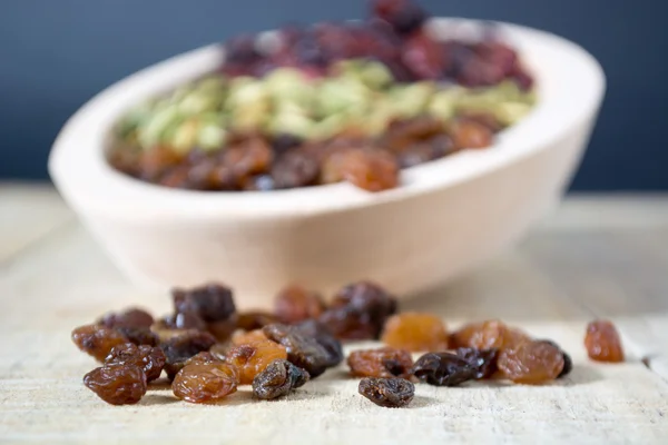 Tigela cheia de frutas secas — Fotografia de Stock