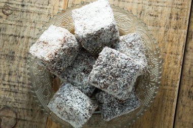 Hindistan cevizi un ile çikolatalı kek