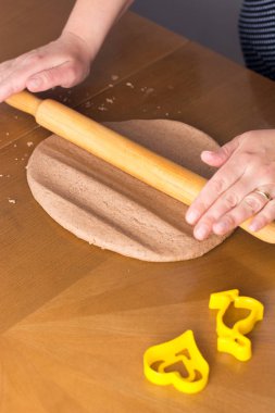 Paskalya gingerbread çerezleri hazırlanıyor.