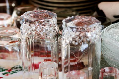 Yıkanmış gözlük ters çevirdim ve diğer çeşitli yemekler