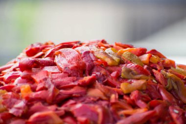 Geleneksel Slav yemeklerin hazırlanması için düzenlenen kırmızı biber