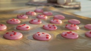 Acıbadem kurabiyesi hamur öğeleri bir kalp şeklinde için giyinme.