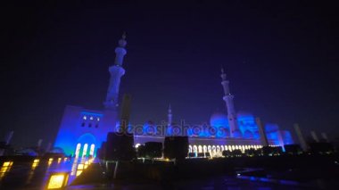 BAE, 2017: Abu Dhabi camide Mavi ışıklı.