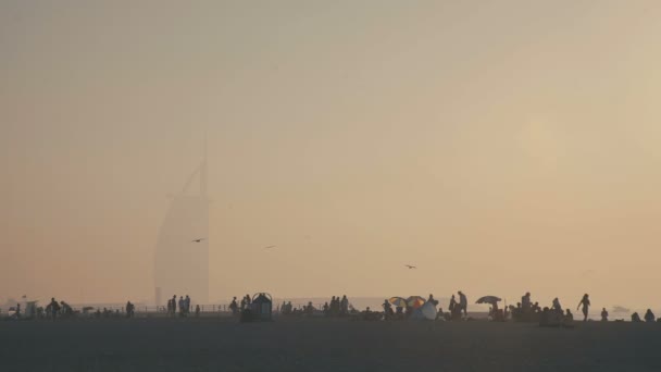 Silhouette of the Burj Al Arab hotel in the sunset — Stock Video