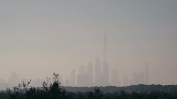 Ciudad famosa Dubai atardecer naranja cielo luz después de la puesta del sol Burj Khalifa — Vídeos de Stock