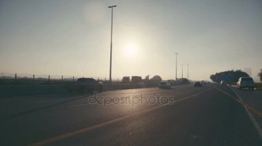 Araç asfalt yol üzerinde hareket. Şehir Otoban.