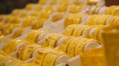 Dubai piyasada altın bilezik. Doğu Pazar