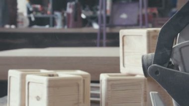 Kavram mobilyacının. Modern woodworker, woodman.