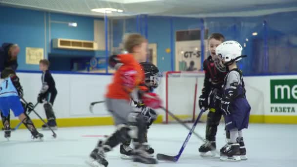 Russia, Novosibirsk, 2017: Childrens sports: ice hockey training — Stock Video