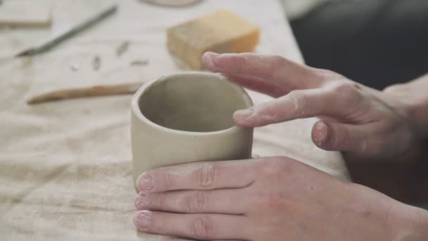 Clay potter creating in her workshop. Craftsman making pottery. — Stock Video