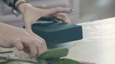 Buketler yapmak için bitki sünger kapatın. Portuquette.