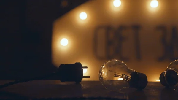 Retro akkor ampuller ve tak. Elektrik retro garland