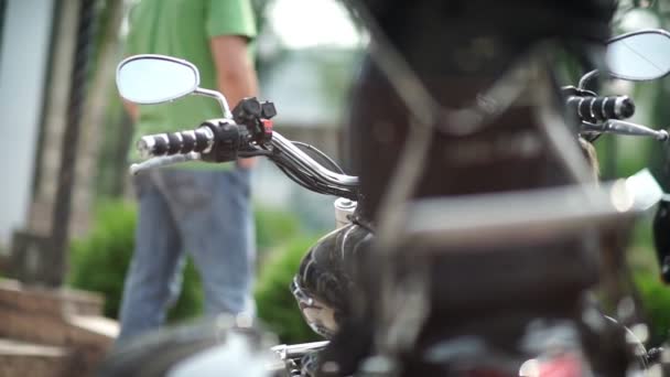Rusko, 2016: Detail: motocykl díly. Světlomety, rychlost přepínače — Stock video