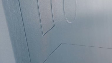 Köpük plastik üçboyutlu harfler kesmek. Kesme plastik köpük.