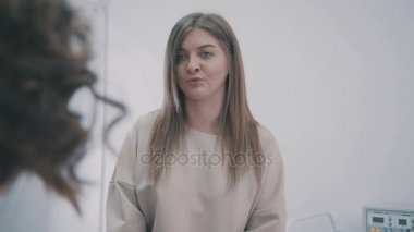 devushka-stesnyaetsya-ginekologa-video-chastnie-obyavleniya-ot-prostitutok-v-spb