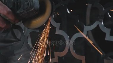 Dekoratif metal ürün yaratma süreci: dövme metal.